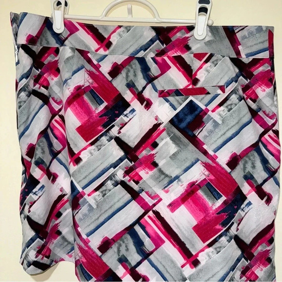 Women’s NWT IZod Golf Brand Pink and Blue Pattern Print Mini Golf Skirt Size 12 - Picture 11 of 11